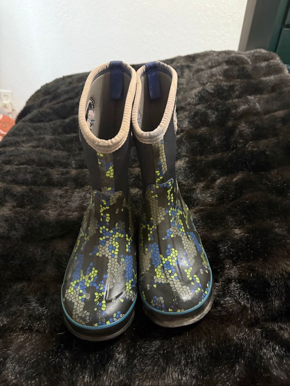 Bogs 72155 Kids' Size 5 Classic Axel Black Handles Boots, Multi Black